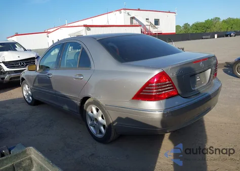 2003 Mercedes-Benz C 240 from USA, damaged, VIN WDBRF81J23F399151